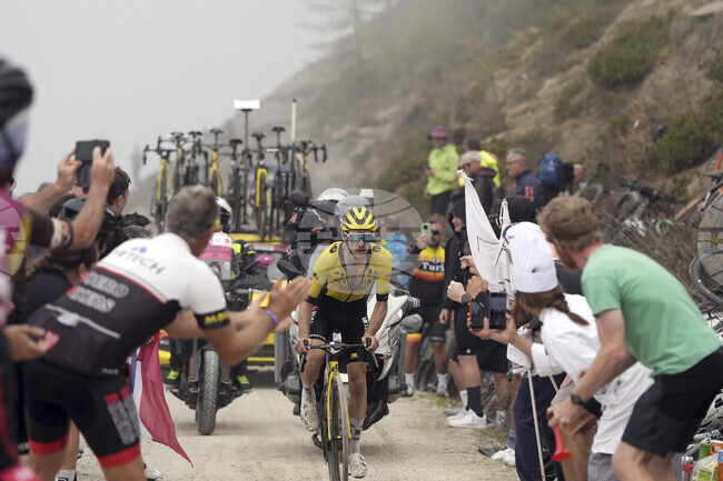 Британецът Саймън Йейтс излезе начело в генералното класиране и е само на един етап от крайната победа в "Джиро д’Италия"