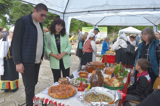 Община Разград: Автентични рецепти от три области представиха на кулинарен фестивал в Осенец