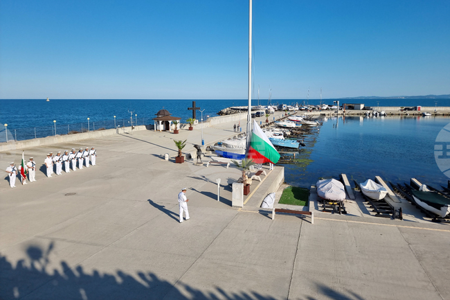 Поморие - син флаг - рибарско пристанище „Поморие“