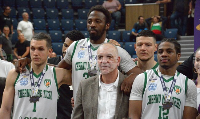 "Сезонът за нас е много успешен, Васил Евтимов остава треньор", каза президентът на Черно море Тича д-р Георги Ганчев