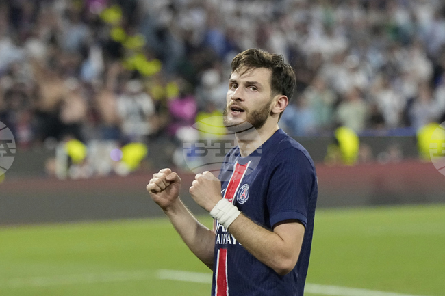 Грузинският национал Хвича Кварацхелия предпочете Меси в традиционния дебат между аржентинеца и Роналдо