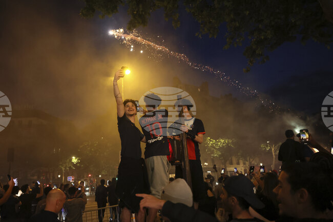 Двама души са загинали след празненствата във Франция за победата на Пари Сен Жермен в Шампионската лига