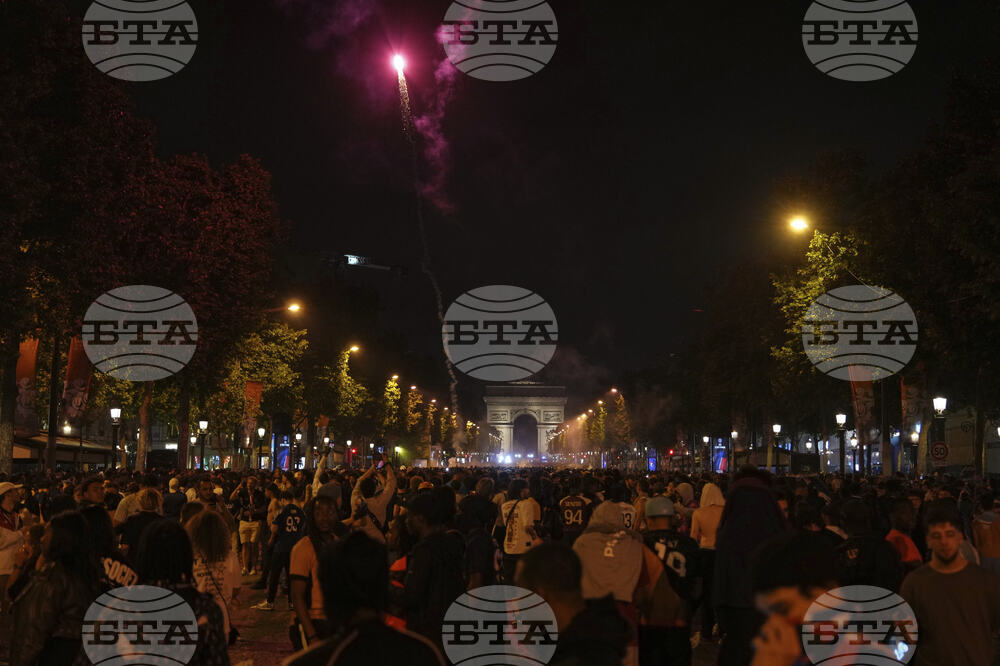 Хиляди фенове в столицата Париж отпразнуваха победата на Пари Сен Жермен на финала на Шампионската лига