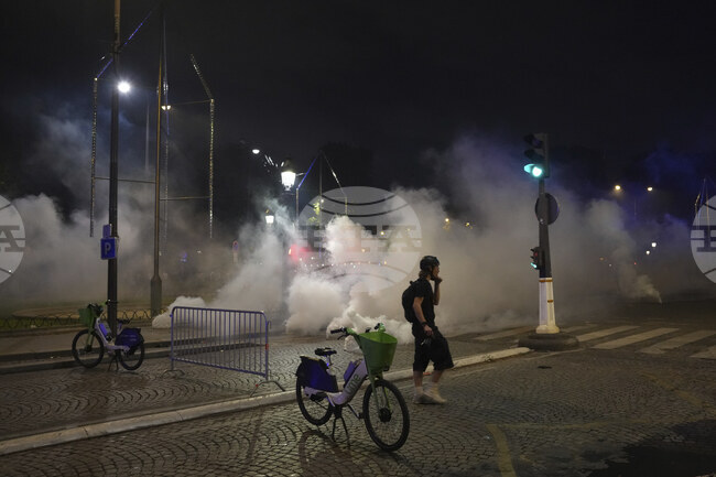 Президентът на Франция Еманюел Макрон поздрави футболистите след успеха в Шампионската лига, 68 фенове бяха арестувани по време на тържествата в Париж