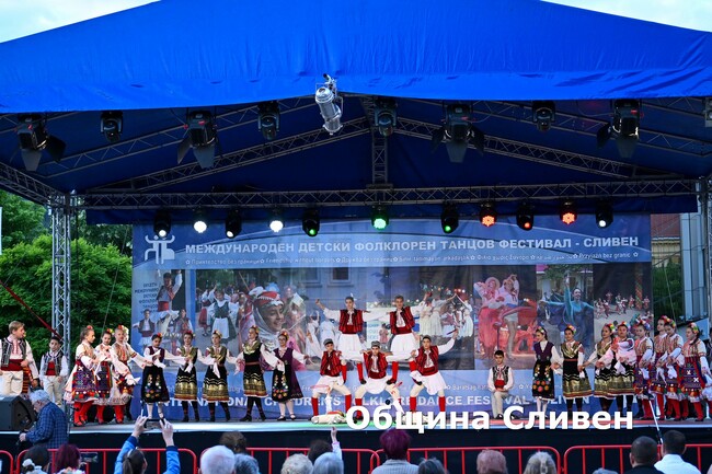 Община Сливен: Международният фестивал „Приятелство без граници“ създаде вълнуваща атмосфера в Сливен и през втората концертна вечер