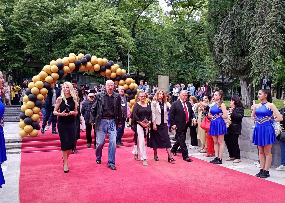 Община Стара Загора: Награда „Златната липа“ получи Павел Поппандов на церемонията по откриването на кинофестивала