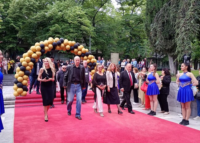 Община Стара Загора: Награда „Златната липа“ получи Павел Поппандов на церемонията по откриването на кинофестивала