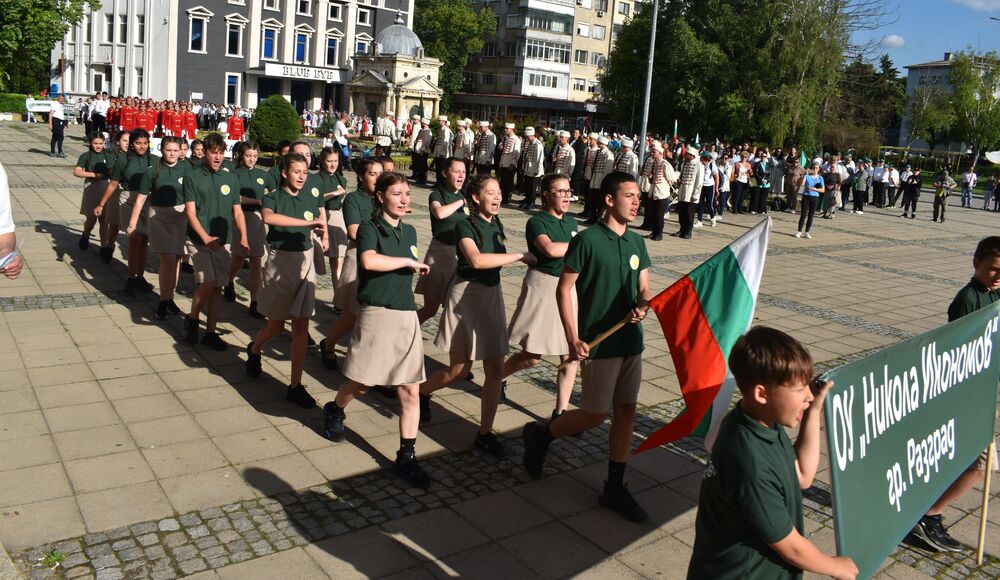 Община Разград: Разград посрещна 40-ия поход „По пътя на четата на Таньо войвода”, 20 ученически групи се включиха в прегледа на маршовата песен