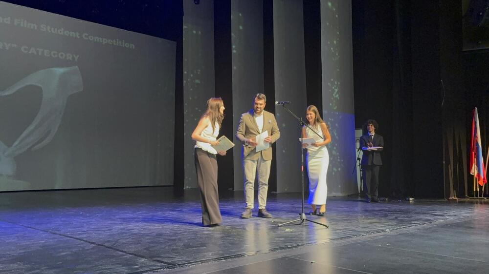 Министерство на външните работи: Министър Георгиев връчи специална награда в ученически конкурс