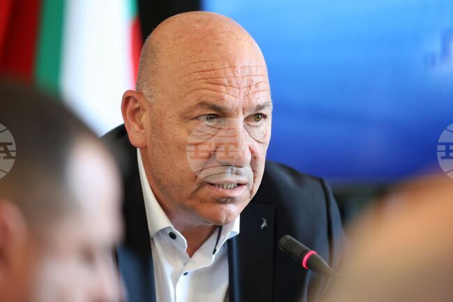 Да се обединим и да представяме България в най-добрата ѝ светлина пред света, призова кметът на Поморие Иван Алексиев