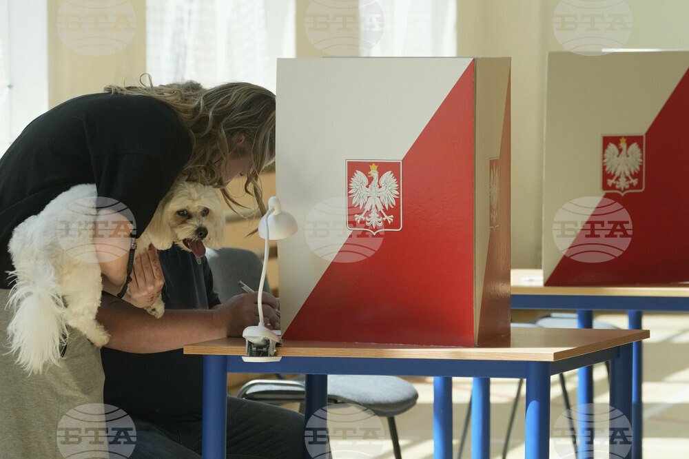 Двамата кандидати за президент на Полша гласуваха във Варшава