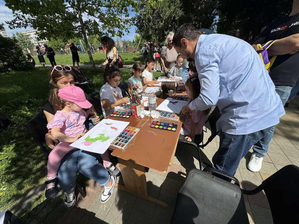 Община Стара Загора: Празничен концерт и творчески работилници в парк „Артилерийски“ зарадваха малчуганите на 1 юни в Стара Загора
