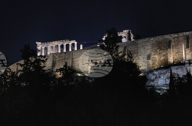 Възмущение в Гърция след рекламно шоу с дронове над Акропола в Атина