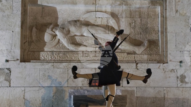 Над 20 анархисти са арестувани в Атина за забранена демонстрация пред Паметника на незнайния воин