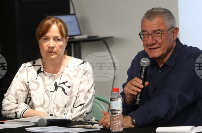  Проф. Христо Пимпирев и Екатерина Виткова представиха нова книга от поредицата "Антарктида – бяла приказка“ 