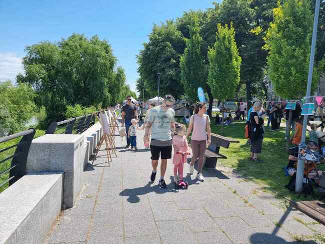 Детският празник „1 юни на реката“ в Пловдив обединява малки и големи в екологични дейности по случай Деня на детето