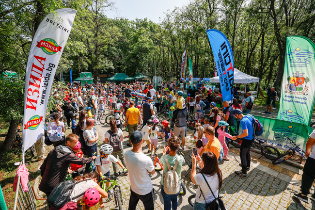 Повече от 300 бъдещи спортни таланти застанаха на старт във второто издание на София вело шоу, което тази година съвпадна с Деня на детето