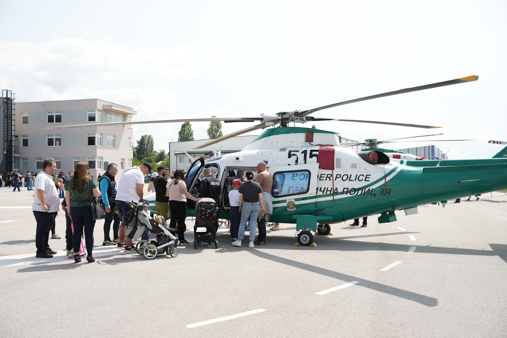 Повече от 300 деца днес разгледаха техниката на Главна дирекция „Гранична полиция“ 