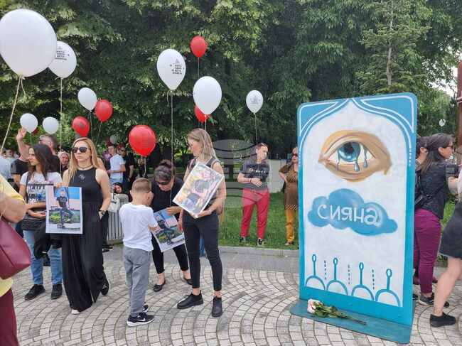 С мирно бдение в Пловдив бе почетена паметта на децата, загинали на пътя 