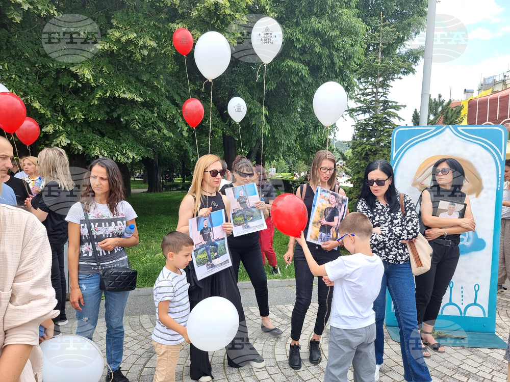 Пловдив - деца загинали на пътя - мирно бдение