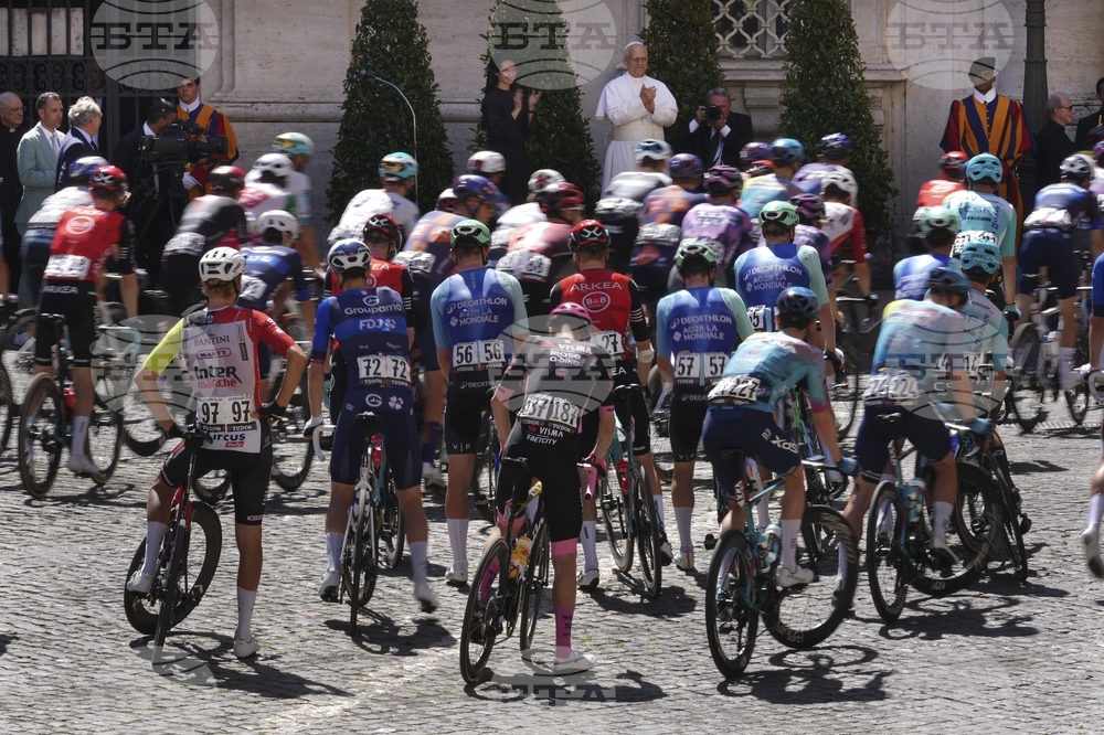 Vatican Pope Giro d'Italia Cycling