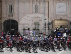 APTOPIX Vatican Pope Giro d'Italia Cycling