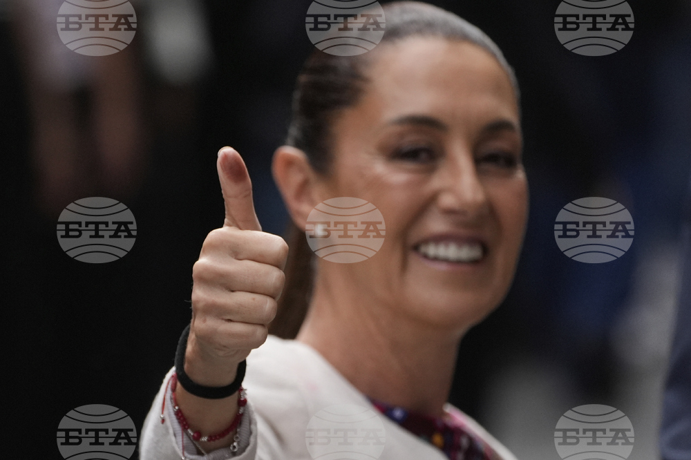 Президентката на Мексико разговаря с Тръмп