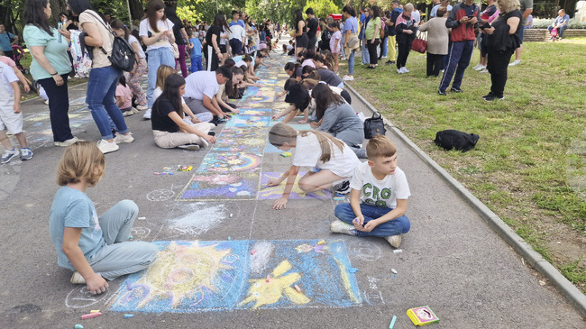 Разград - конкурс за рисунка на асфалт