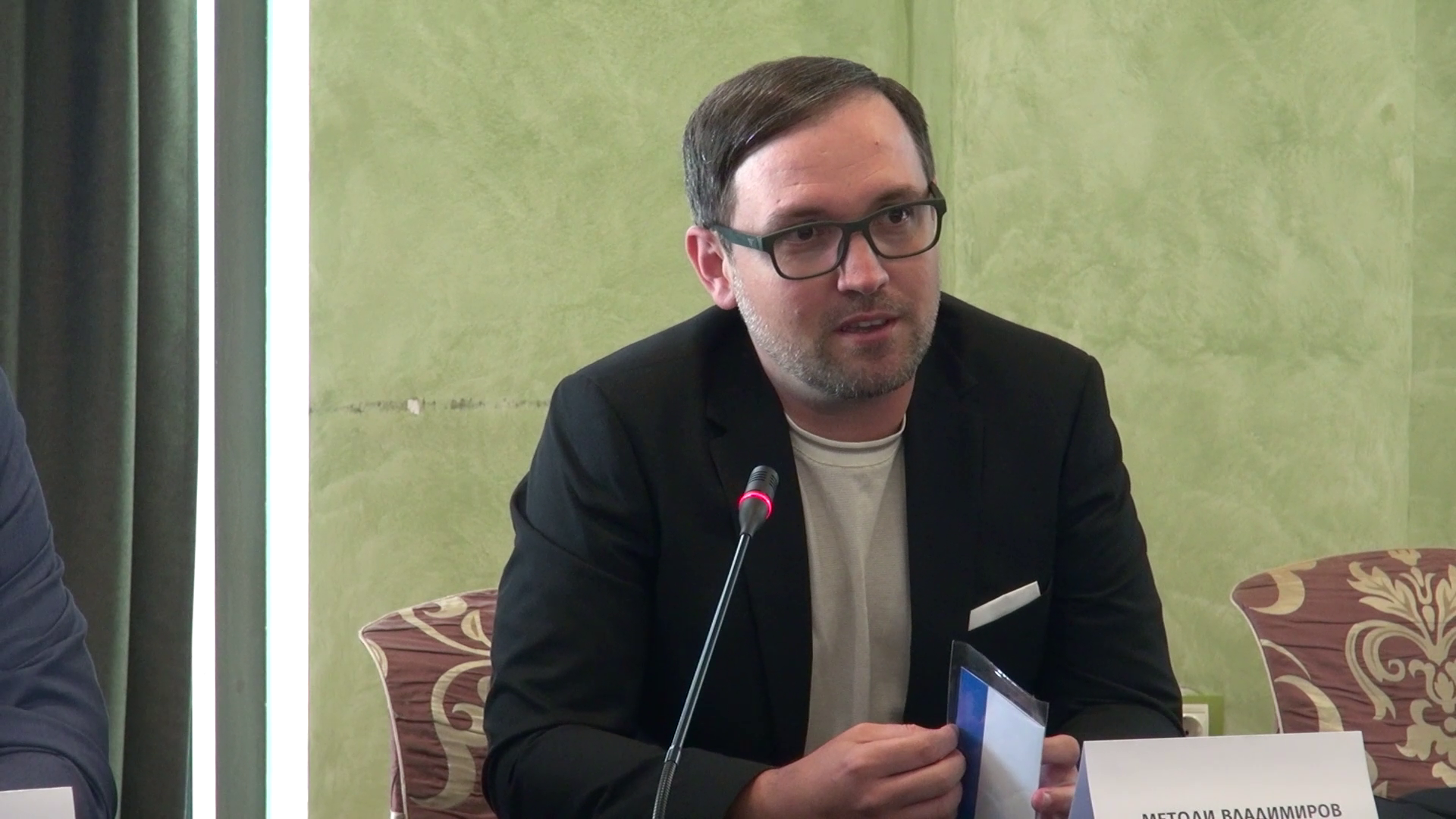 Нека се събираме и говорим, за да решаваме проблемите, каза Методи Владимиров от "Нова Броудкастинг Груп" Нека се събираме и говорим, за да решаваме проблемите, каза Методи Владимиров от "Нова Броудкастинг Груп"