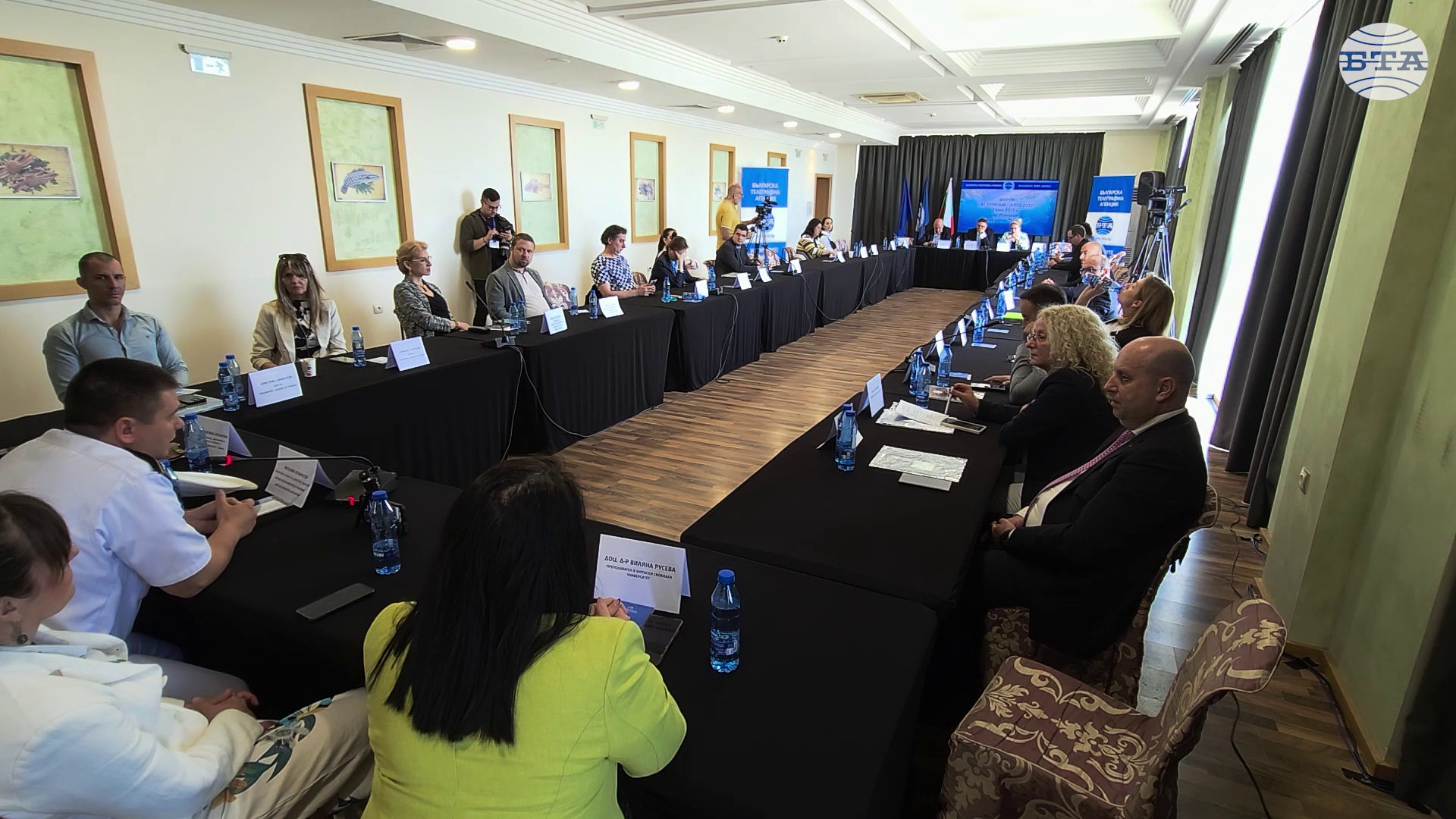 Всички храни, добивани от морето, в момента не превишават дози на замърсяване, каза Веселин Атанасов от ВВМУ "Н. Й. Вапцаров" Всички храни, добивани от морето, в момента не превишават дози на замърсяване, каза Веселин Атанасов от ВВМУ "Н. Й. Вапцаров"