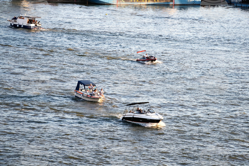 Китайски гражданин е загинал при преобръщане на лодка в Северозападна Сърбия при незаконно преминаване на границата, съобщи сръбското МВР