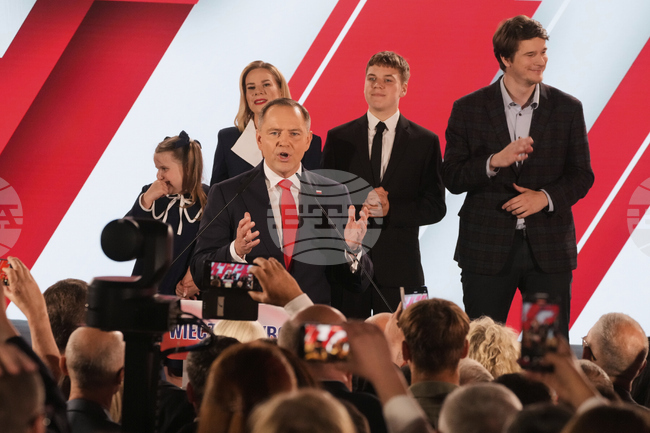 Фон дер Лайен поздравява Навроцки за победата на президентските избори в Полша