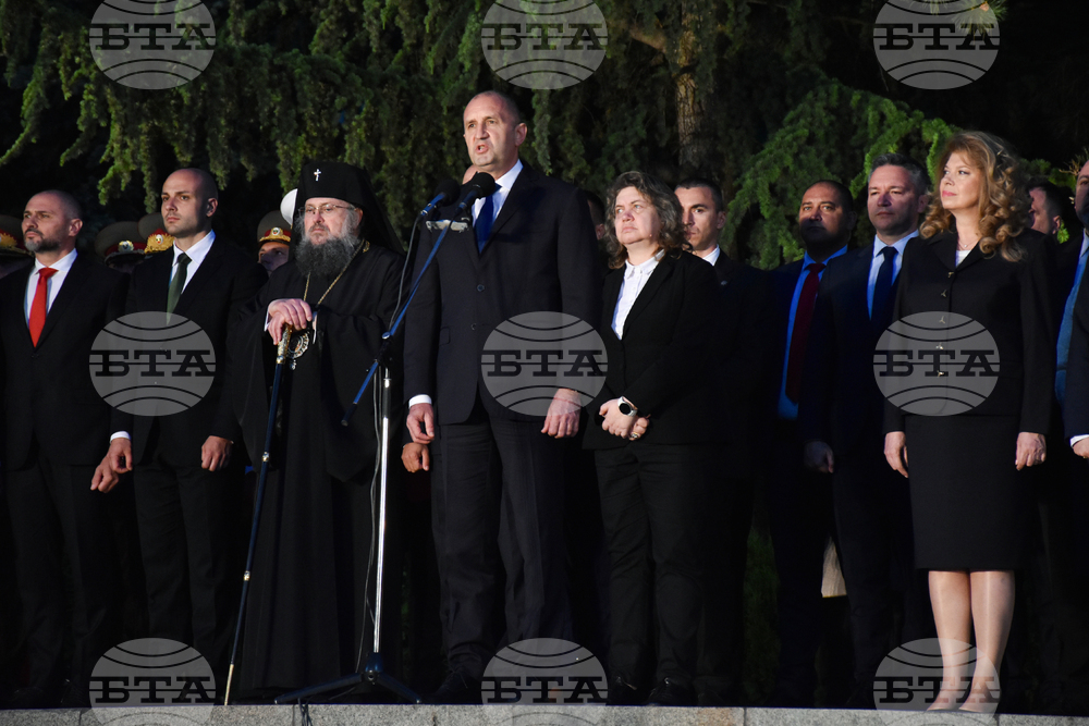 Враца - Ден на Ботев - Румен Радев - митинг-заря