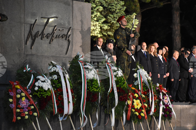 С тържествена заря-проверка тази вечер във Враца бе отбелязана 149-ата годишнина от подвига на Христо Ботев и неговата чета