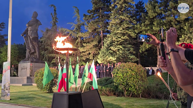 С тържествена заря-проверка тази вечер във Враца бе отбелязана 149-ата годишнина от подвига на Христо Ботев и неговата чета