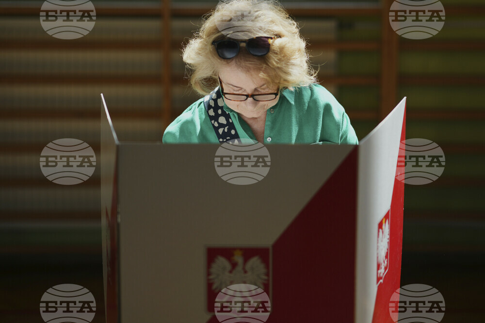 Асошиейтед прес: Победата на Навроцки променя курса на Полша в посока към национализма и поставя под съмнение центристкото правителство на Туск