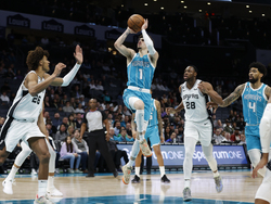 Spurs Hornets Basketball