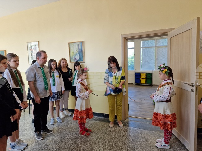 Иновативен STEM център беше открит в разградско училище