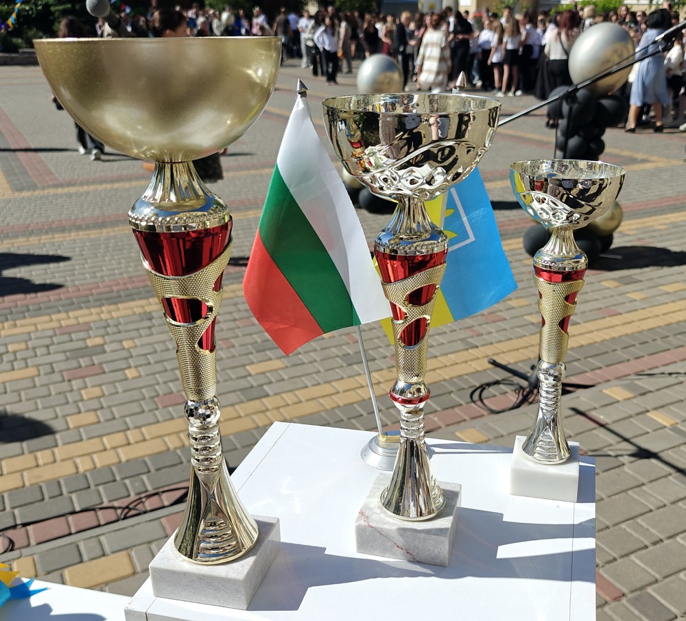 Ученици и преподаватели от Болградската гимназия в Украйна с тържество отбелязаха закриването на учебната година