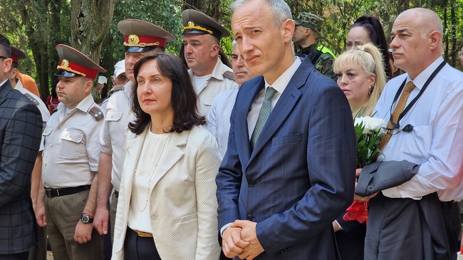 Education Minister Valchev Pays Tribute to National Hero Hristo Botev in Stara Zagora