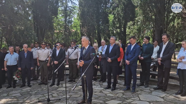 Ботев се е превърнал в учител на всички нас, каза министърът на образованието Красимир Вълчев в Стара Загора