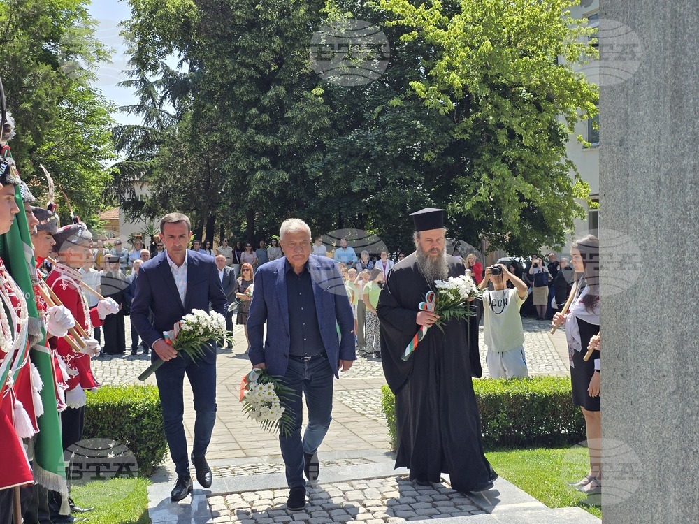 С полагане на венци и цветя пред бюст - паметника на Христо Ботев бе отбелязана 149-та годишнина от гибелта на героя в Гоце Делчев