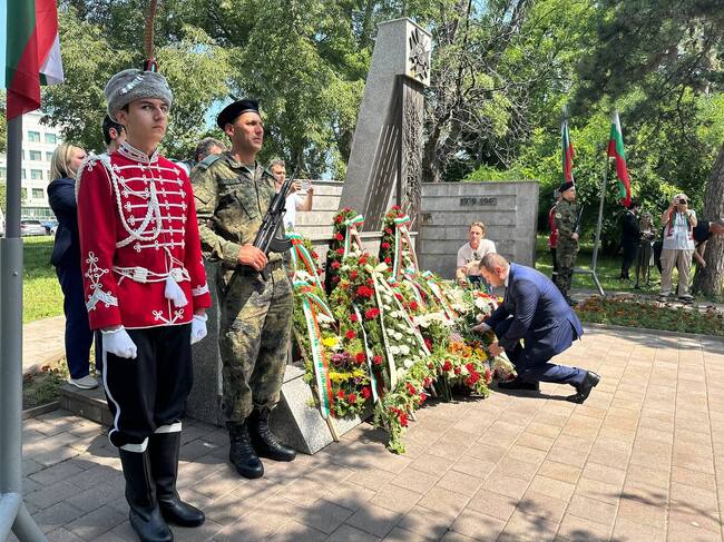 Русе почете паметта на Ботев и падналите за свободата на България