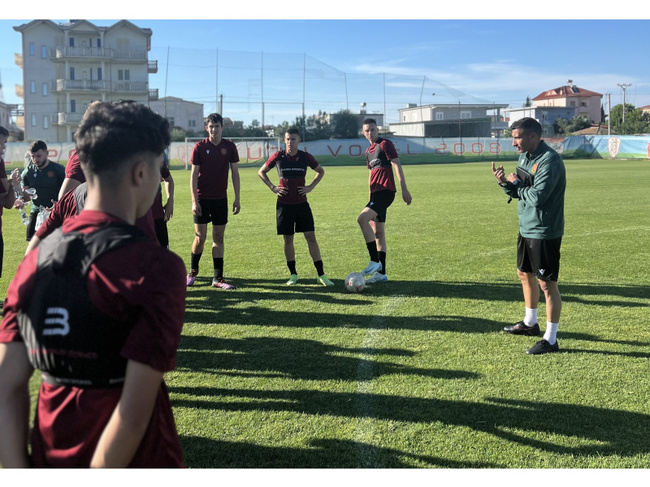 Юношеският национален отбор (родени през 2009-а година) започна лагера си преди двата мача с Албания