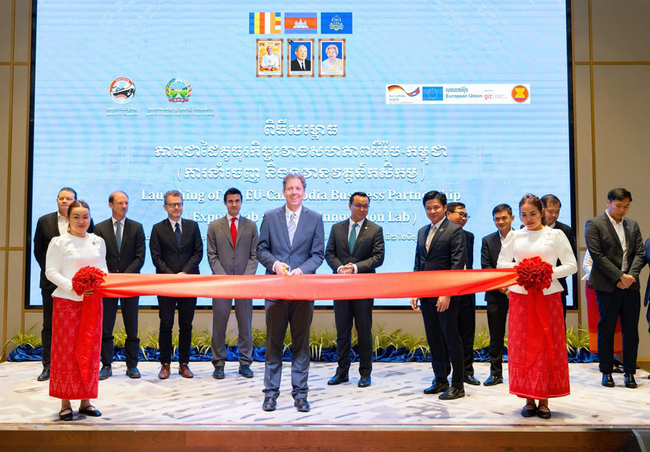 АКП: ЕС и Германия обявиха програма за подкрепа на камбоджанския бизнес