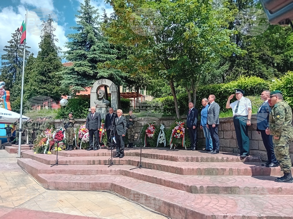 Смолянчани сведоха глави пред подвига на Ботев и загиналите за свободата и независимостта на България