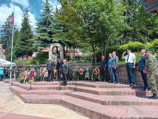 Смолянчани сведоха глави пред подвига на Ботев и загиналите за свободата и независимостта на България