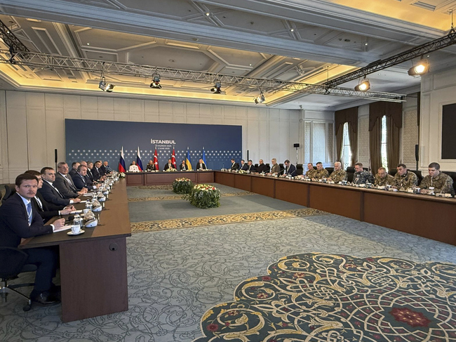 Асошиейтед прес: Безкомпромисните искания на Путин излизат наяве след поредния кръг от мирните преговори между Русия и Украйна