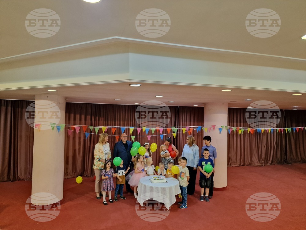 Община Разград зарадва с подаръци децата, родени с подкрепата на общинския фонд „Инвитро“