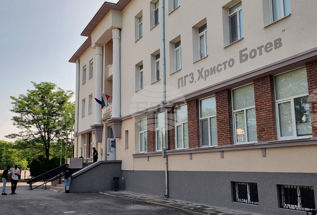 Общо 186 са свободните места за осмокласници в училищата в област Ямбол за четвъртия етап на класиране в гимназиите